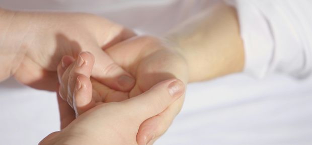 TECHNIQUES DE MASSAGE RELAXANT DES MAINS
